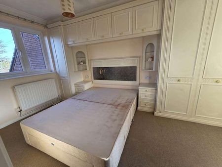 Linton Gardens, Beckton, E6 - Photo 2