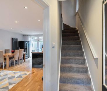 4 bedroom end of terrace house to rent - Photo 6