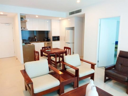 Fully furnished two-bedroom unit, prime location no bills included - Photo 1