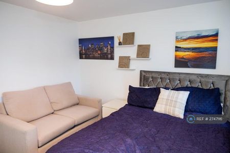 1 bedroom in a house share to rent - Photo 3