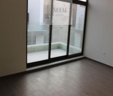 Corner unit | Brown New Townhouse | 4 Bedrooms - Photo 4