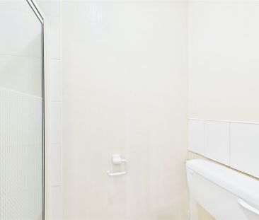 10 bedroom sharedAccommodation in Albert Street, Slough - Photo 6