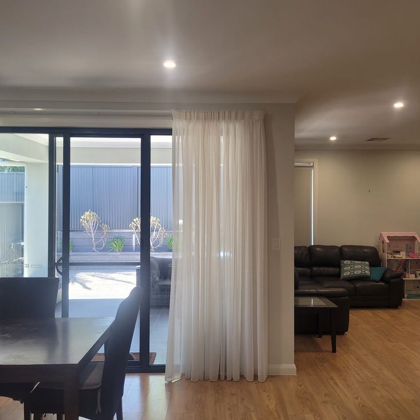 Beautiful Modern 3 Bedroom Home - Photo 1