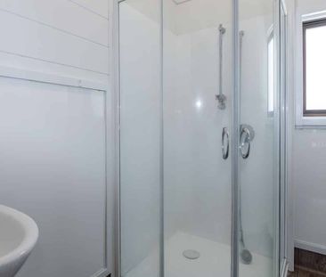 Spacious with lovely views - Photo 4