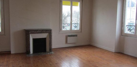 Loue appartement à Mayet (Sarthe) disponible immédiatement. Joli appartement lumineux au c... - Photo 2