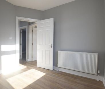 4 bedroom semi-detached house to rent - Photo 4