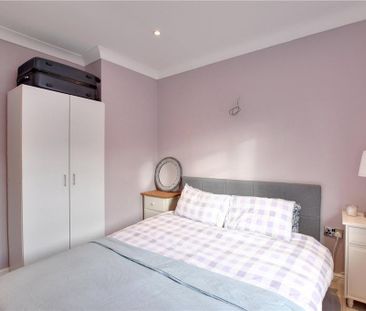 3 bedroom end of terrace house to rent - Photo 4