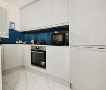 1 bedroom Flat To Let - Photo 5