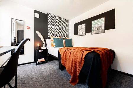 6 bedroom terraced house to rent - Photo 4