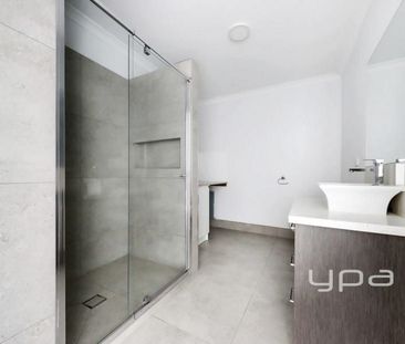 UPMARKET TOWN "HOME" IN PRESTIGE LOCALE, TOTALLY MAINTENANCE FREE! - Photo 6