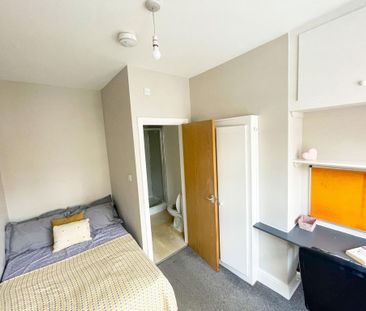 6 bedroom terraced house to rent - Photo 2