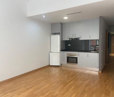 Apartamento de alquiler en Carrer de Sugranyes, 28, Sants-Badal - Photo 1
