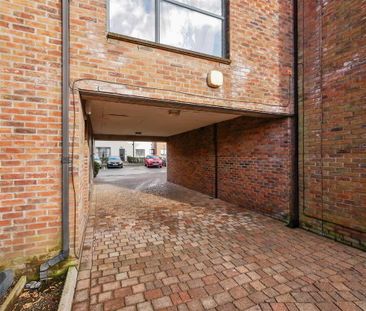 Apt 1 Carolan Place, 45 Rossmore Drive, Ormeau Road, Belfast, BT7 3LA - Photo 2