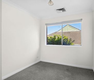 Unfurnished townhouse split over two levels - Photo 3