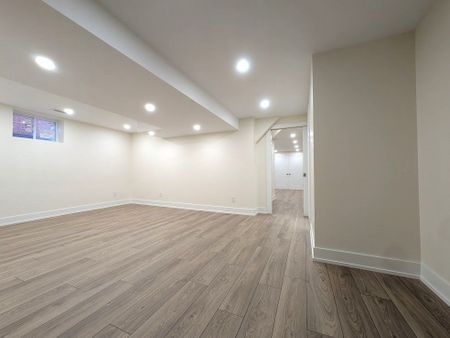 For Lease - 65 Villagewood Court, Vaughan, Ontario - Photo 3