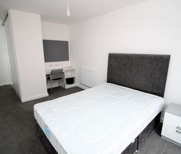 property to rent - Photo 4