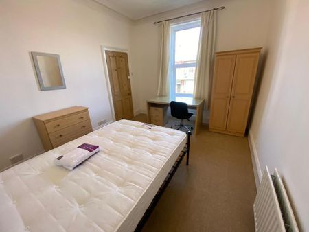 3 bedroom end of terrace house to rent - Photo 5