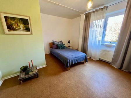 Charmante und gepflegte Doppelhaushälfte mit Garten in begehrter Lage von Holtorf! - Photo 3