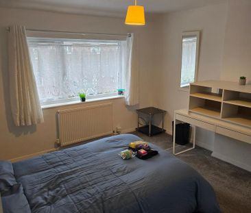 1 bedroom in a house share to rent - Photo 4