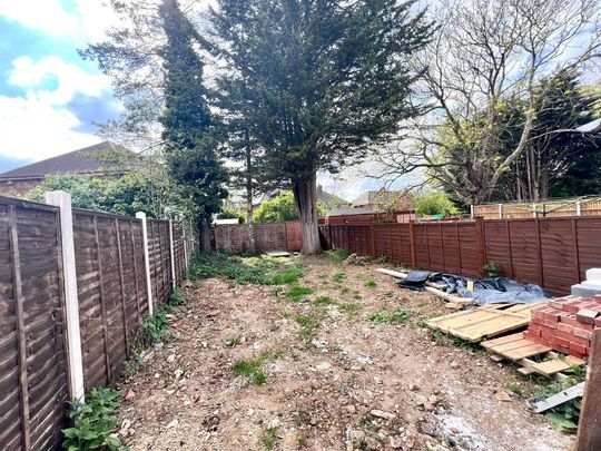 6 bedroom semi-detached house to rent - Photo 1