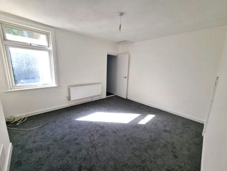 Flat to rent on - Photo 5