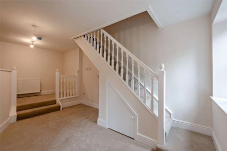 3 bedroom semi-detached house to rent - Photo 4