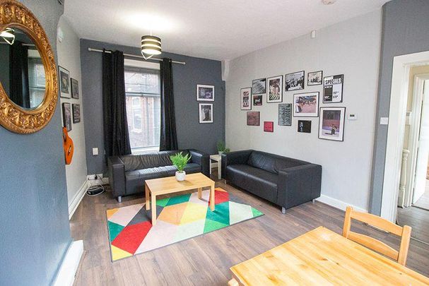 6 bedroom townhouse to rent - Photo 1