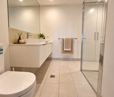 Contemporary Bayside Living in Prime Location - Photo 4