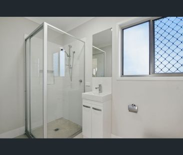34 Jillian Place, Wynnum West, Qld 4178 - Photo 6