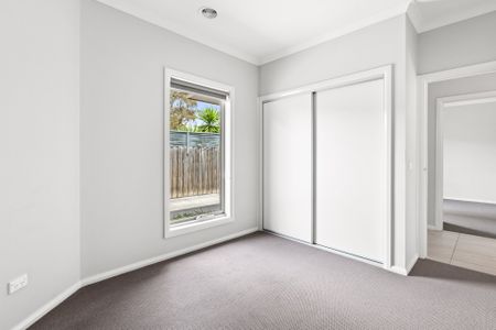 Stylish & Contemporary Living in a Prime Location - Photo 2