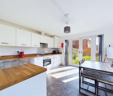 5 bedroom detached house to rent - Photo 2