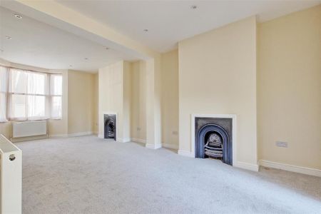 4 bedroom end of terrace house to rent - Photo 5