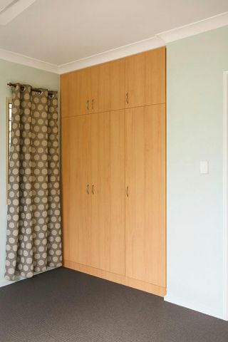 FAMILY HOME IN DESIRED SUBURB! - Photo 3