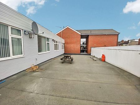 1 bedroom in a house share to rent - Photo 4