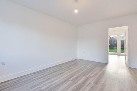 3 bedroom semi-detached house to rent - Photo 2