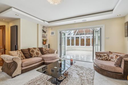 6 bedroom detached house to rent - Photo 3