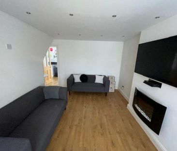 3 bedroom end of terrace house to rent - Photo 3
