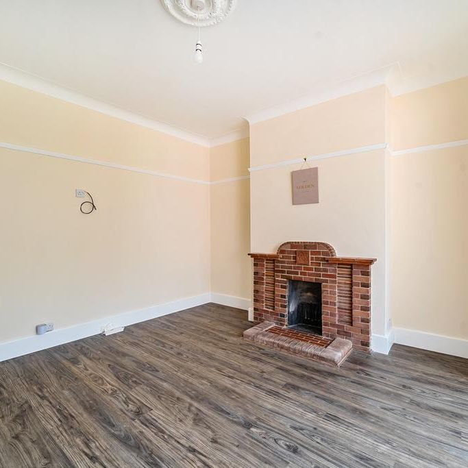 3 bedroom end of terrace house to rent - Photo 1