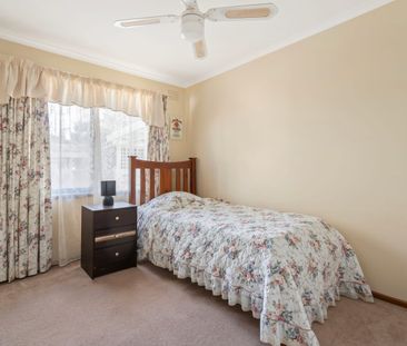 Spacious Family Living on 799m² with Side Access! - Photo 6