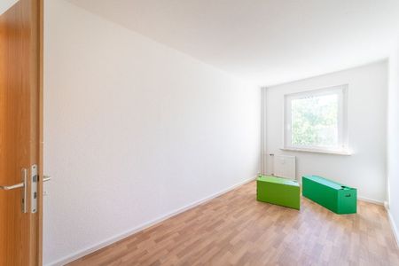 Attraktive Wohnung im Herzen von Halle-Neustadt - Küche und Bad mit Fenster - Photo 2