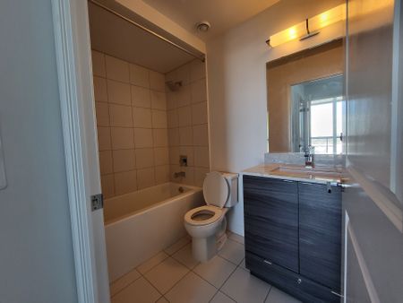 For Lease - 59 Annie Craig Drive Unit# 403, Toronto, Ontario - Photo 4