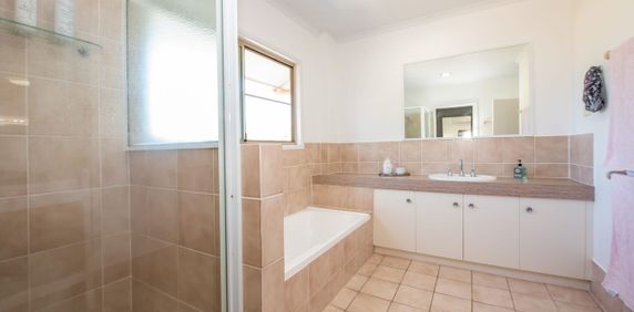 Spacious Townhouse, get in quick!! - Photo 2