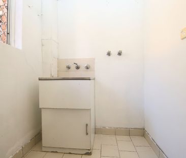 Two Bedroom Ground Floor Unit - Photo 5