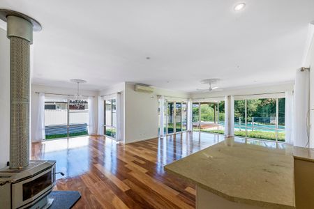 28 Friarbird Crescent, Bonogin. - Photo 5