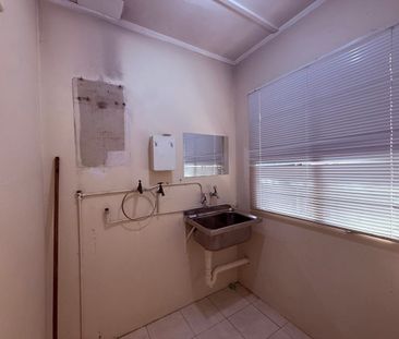 Great 2 bedroom home ideally located - Photo 4