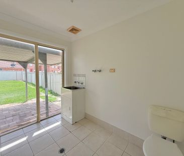 Four Bedroom Family Home in Great Location&excl;&excl; - Photo 3