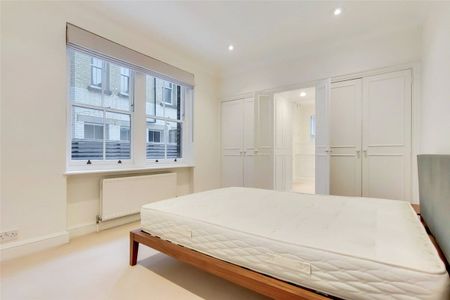 A spacious (c.920 sq ft) and beautifully presented one bedroom flat situated on the first floor of this period building on the Knightsbridge/Chelsea borders. EPC rating: E - Photo 5