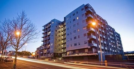 Spacious fully furnished apartment, own courtyard - Photo 2