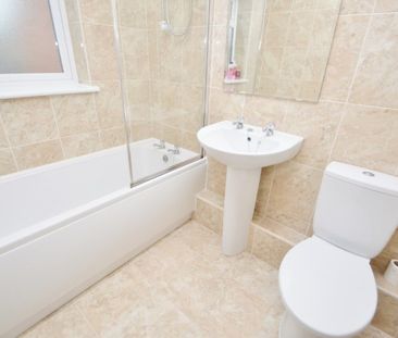 Rixon Close, George Green, Slough,SL3 - Photo 3