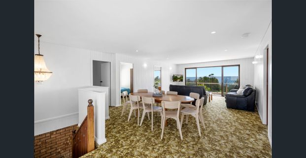 Spacious 5-Bedroom Family Home With Spectacular Jervis Bay Views - Photo 1